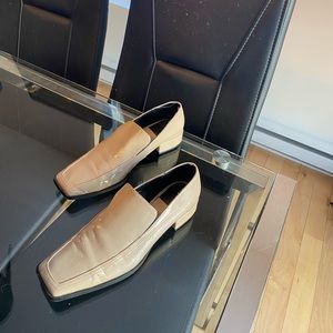 Chaussures plates beiges / Beige flats